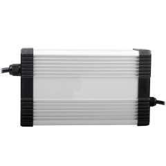 Зарядний пристрій для акумуляторів LiFePO4 60V (73V)-5A-320W Зарядний пристрій для акумуляторів LiFePO4 60V (73V)-5A-320W