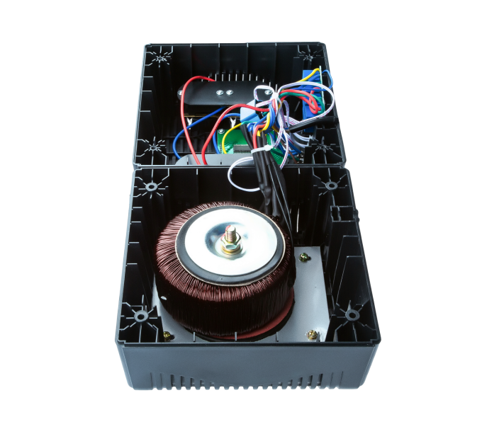 Стабилизатор напряжения LPT-1000RD (700W)